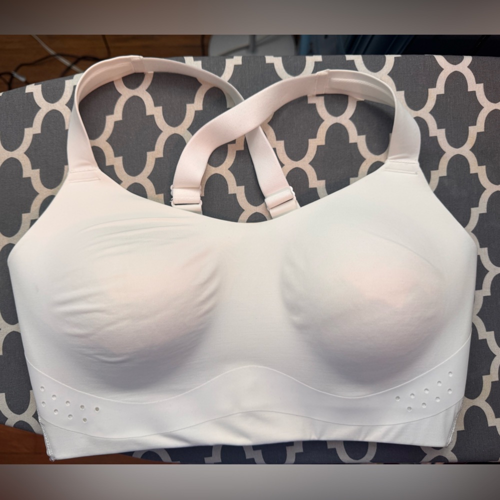 Wireless Light Cream Smooth Support Sports Bra